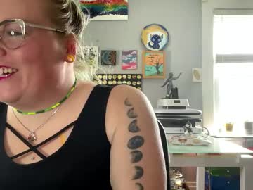 Katielistens Chaturbate stream image from April 22, 2025
