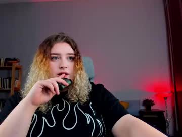 Moneysirena Chaturbate stream image from April 22, 2025