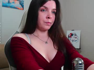 Lunalovesuu Chaturbate stream image from April 22, 2025