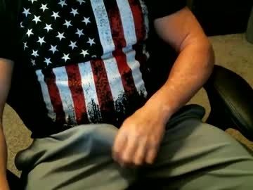 Fitguy40 Chaturbate stream image from April 22, 2025