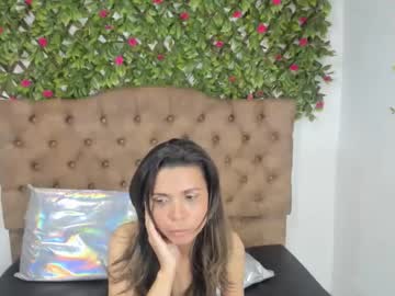Julina_Hot69 Chaturbate stream image from April 22, 2025