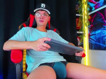 Moises_23cm Chaturbate stream image from April 22, 2025