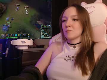 Moonlish_Siren Chaturbate stream image from April 22, 2025