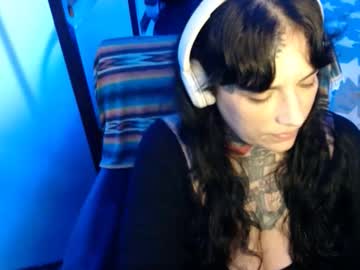 Carmillaross Chaturbate stream image from April 22, 2025