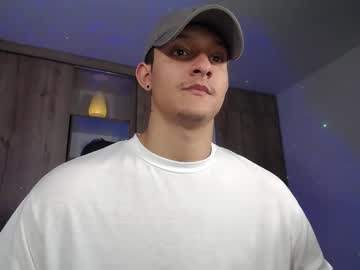 Alexandrolovee Chaturbate stream image from April 22, 2025