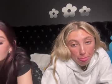 Barelylegalxoo Chaturbate stream image from April 23, 2025