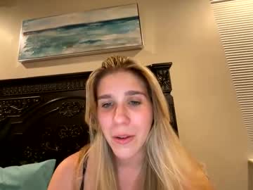 Blondieshea Chaturbate stream image from April 23, 2025