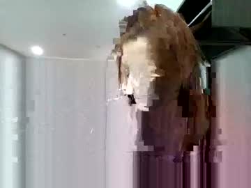 Foxieroxie805 Chaturbate stream image from April 23, 2025