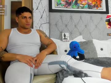 Crisstompson Chaturbate stream image from April 23, 2025
