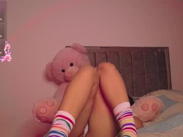 Holly_16 Chaturbate stream image from April 23, 2025