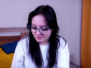 Rowenahaines Chaturbate stream image from April 23, 2025