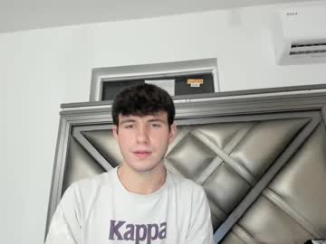 Gayndepressed Chaturbate stream image from April 23, 2025