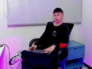 Stivarfox21 Chaturbate stream image from April 23, 2025