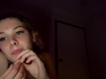 Bunniyms Chaturbate stream image from April 23, 2025