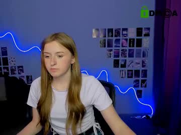 Lili_Cherryy Chaturbate stream image from April 23, 2025