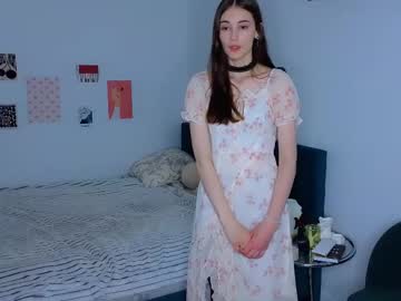 Lovepilll Chaturbate stream image from April 23, 2025