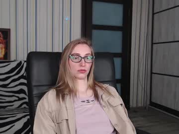 Vikaericka Chaturbate stream image from April 23, 2025
