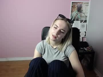 Viktoria_Lovely Chaturbate stream image from April 23, 2025
