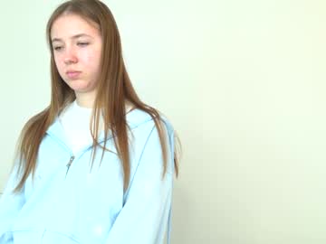 Nicolecollard Chaturbate stream image from April 23, 2025
