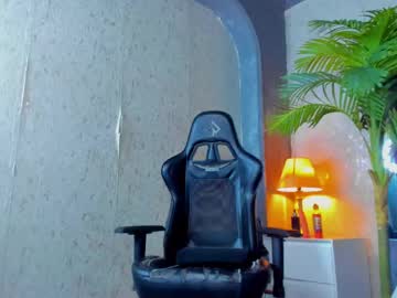 Dennis_Cox_ Chaturbate stream image from April 23, 2025