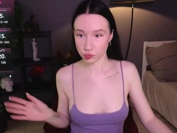 Elowstar Chaturbate stream image from April 23, 2025