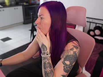 Gennyrock Chaturbate stream image from April 23, 2025