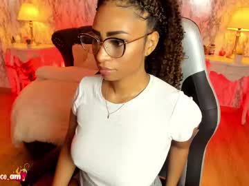 Spicyamelia Chaturbate stream image from April 23, 2025