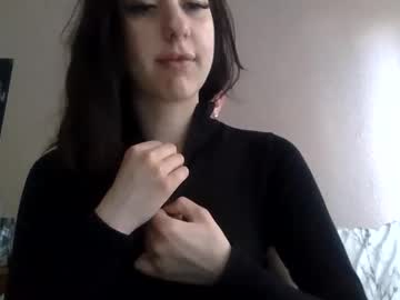 Urwetfantazy Chaturbate stream image from April 23, 2025