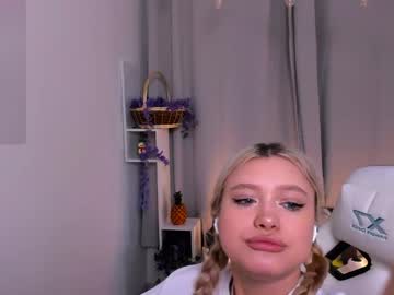Hoolypoly Chaturbate stream image from April 23, 2025