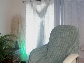 Cleoluust Chaturbate stream image from April 23, 2025