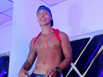Adriianlopez Chaturbate stream image from April 23, 2025
