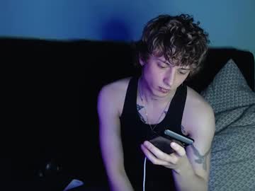 Axxxturel Chaturbate stream image from April 23, 2025