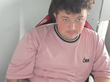 Onewhiteboichub Chaturbate stream image from April 23, 2025