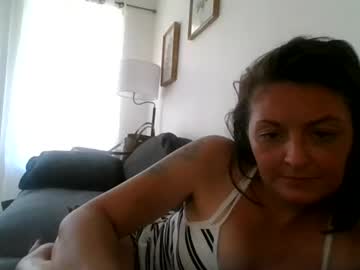 Tinyassbossymilf Chaturbate stream image from April 23, 2025