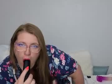 Blazzingbetty Chaturbate stream image from April 23, 2025