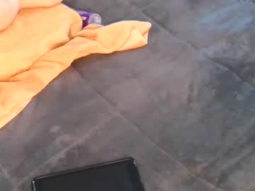 Carolinayungin96 Chaturbate stream image from April 23, 2025