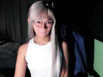 Esilchan Chaturbate stream image from April 23, 2025