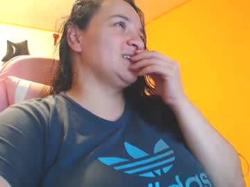 Miaabrownn Chaturbate stream image from April 23, 2025