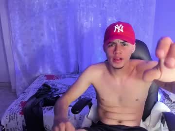 Aaron_Boy2 Chaturbate stream image from April 23, 2025