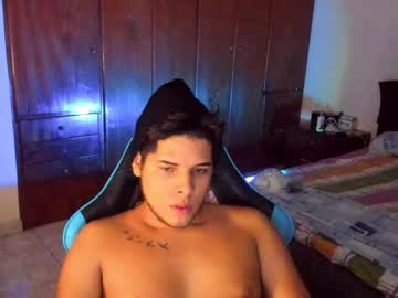 Logi33_ Chaturbate stream image from April 23, 2025