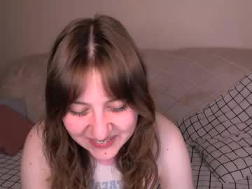 Yummypolly Chaturbate stream image from April 24, 2025