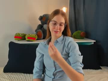 Chillichi Chaturbate stream image from April 24, 2025