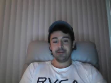 Luxton33 Chaturbate stream image from April 24, 2025