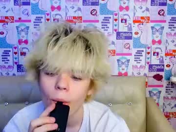 Kiracursed Chaturbate stream image from April 24, 2025