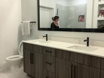 Camiliakxoxo Chaturbate stream image from April 24, 2025