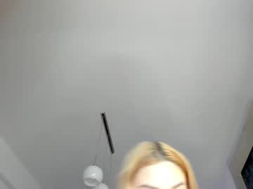 Kylieety Chaturbate stream image from April 24, 2025