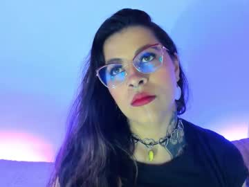 Dareshkastorme Chaturbate stream image from April 24, 2025