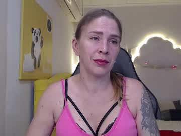 Tessadaybreak Chaturbate stream image from April 24, 2025