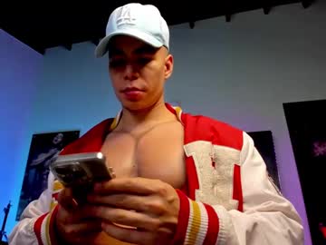 Douglassafado Chaturbate stream image from April 24, 2025