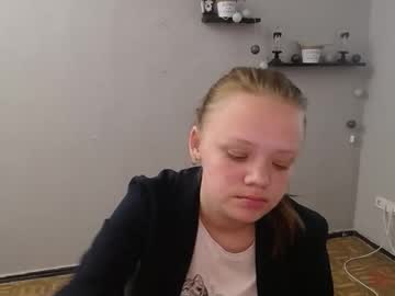 Layralove Chaturbate stream image from April 24, 2025
